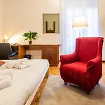 Pensión Central Guest House *
