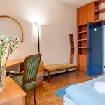 Central Guest House Pensión *