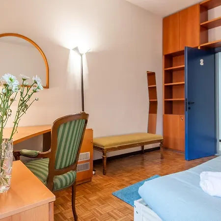 Central Guest House Pensión *